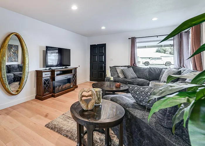 Shop, Swim & Explore: Updated Home! * Phoenix