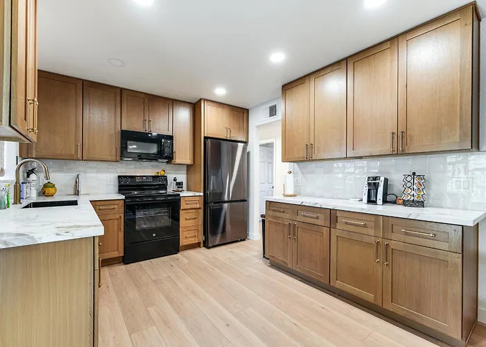 Shop, Swim & Explore: Updated Home! Phoenix